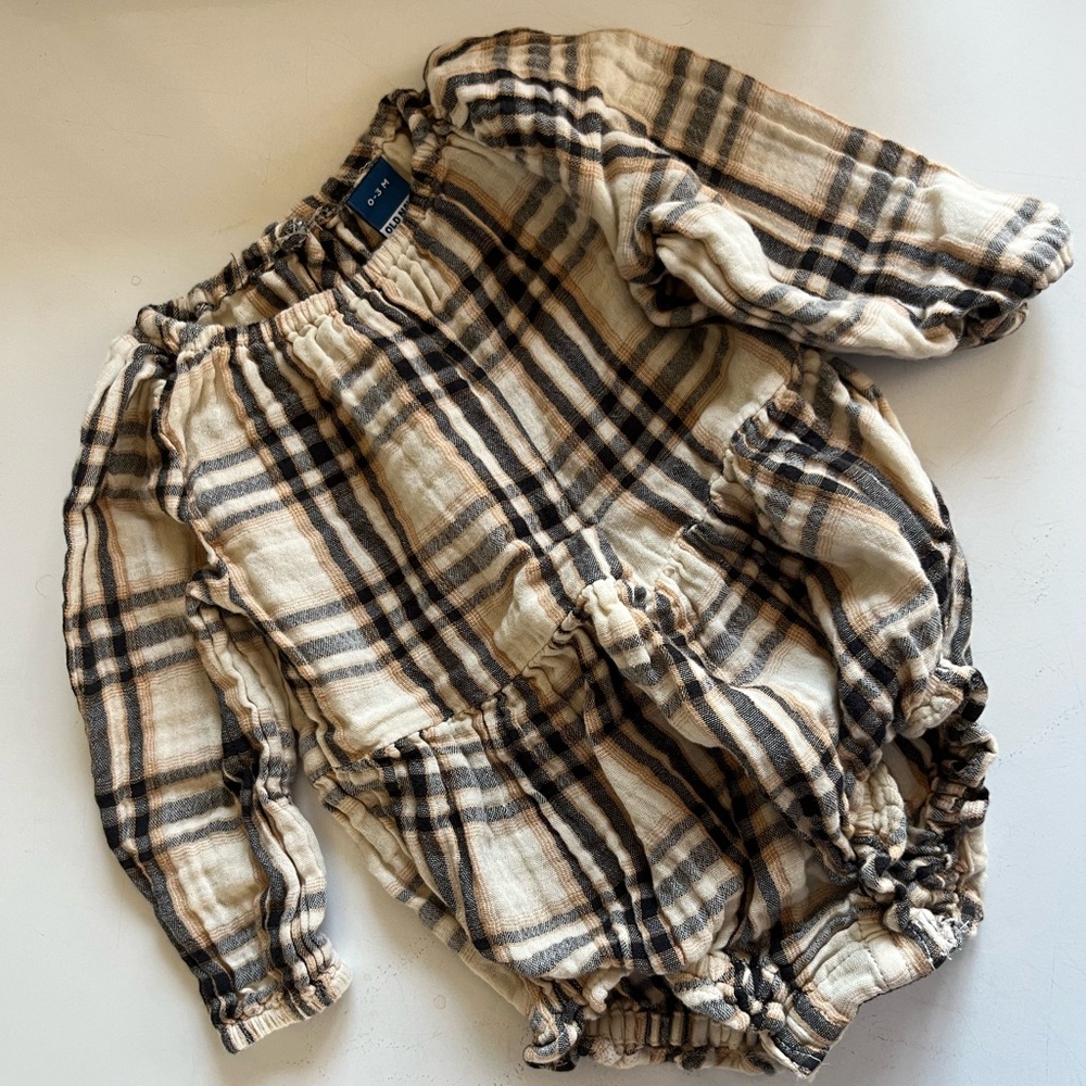 Old Navy onesie outfit size 0-3 months